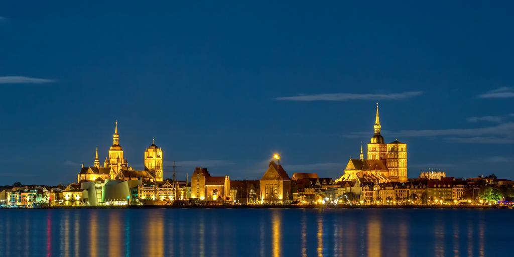Altstadt Hotel Peiss Штральзунд Экстерьер фото