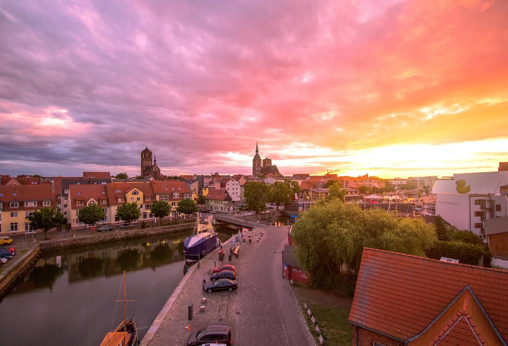 Altstadt Hotel Peiss Штральзунд Экстерьер фото